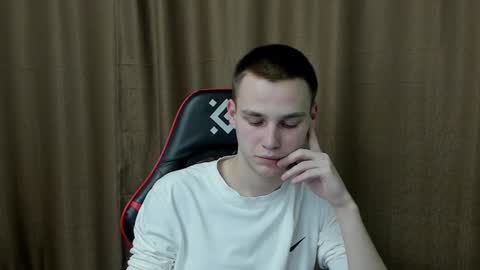 robert10211 online show from 12-05-24, 07:49