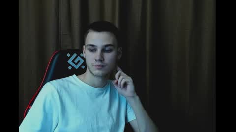 robert10211 online show from 12-20-24, 07:07