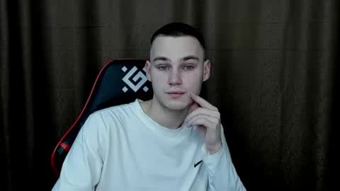 robert10211 online show from 12-29-24, 06:16