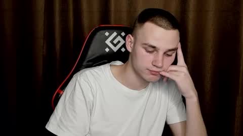 robert10211 online show from 02-19-25, 05:27