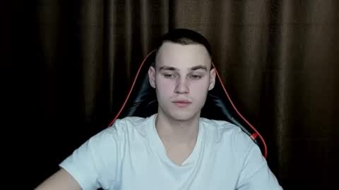 robert10211 online show from 02-20-25, 05:51