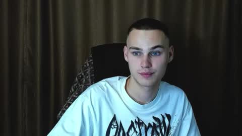 robert10211 online show from 09-18-25, 05:48