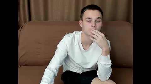 robert10211 online show from 10-22-25, 05:45