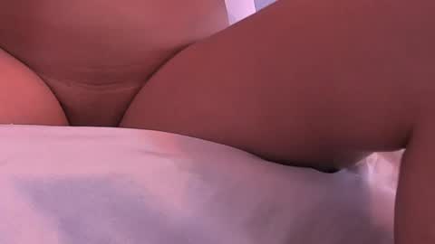 Snapshot of roberts_kloe chatting on 01-24-25, 08:43 Roberts kloe online show from 01-24-25, 08:43