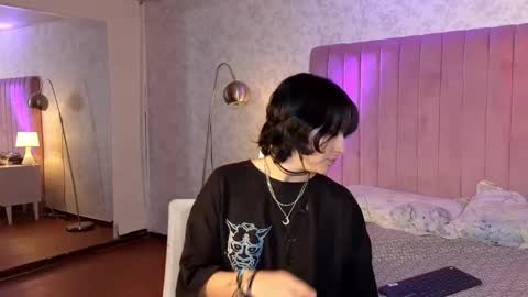 robin D online show from 09-19-25, 01:45