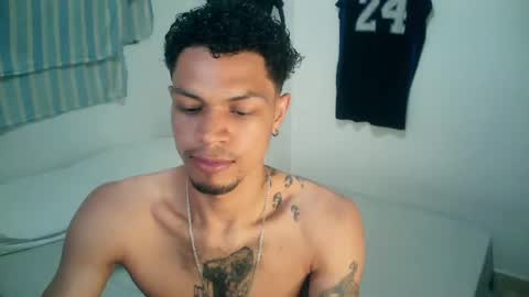 Snapshot of rocco99xx chatting on 10-23-25, 02:49 Rocco online show from 10-23-25, 02:49