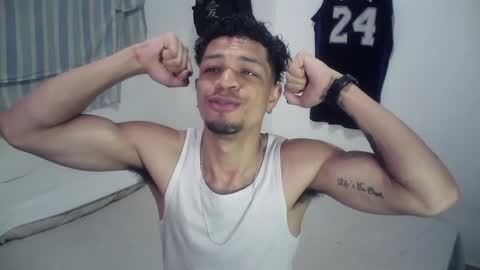 Snapshot of rocco99xx chatting on 10-25-25, 01:18 Rocco online show from 10-25-25, 01:18