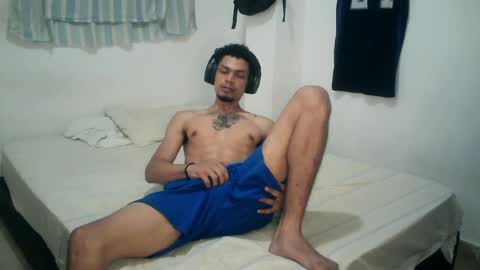 Snapshot of rocco99xx chatting on 11-10-25, 02:05 Rocco online show from 11-10-25, 02:05