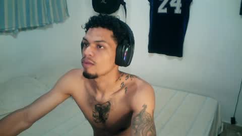 Snapshot of rocco99xx chatting on 11-13-25, 02:32 Rocco online show from 11-13-25, 02:32