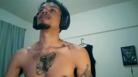 Snapshot of rocco99xx chatting on 11-19-25, 02:44 Rocco online show from 11-19-25, 02:44