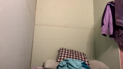 Snapshot of rockeylo99 chatting on 12-17-25, 11:33 rockeylo99 online show from 12-17-25, 11:33