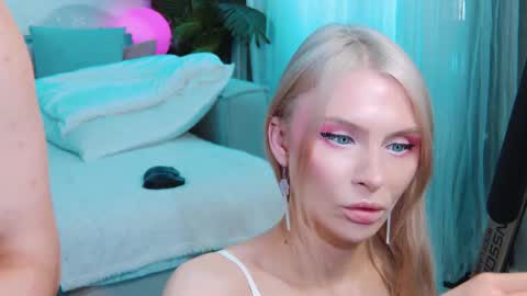 Lina and Den online show from 10-19-25, 10:27