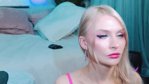 Lina and Den online show from 11-13-25, 05:28