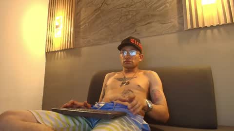 roger_flyn online show from 12-18-25, 04:18