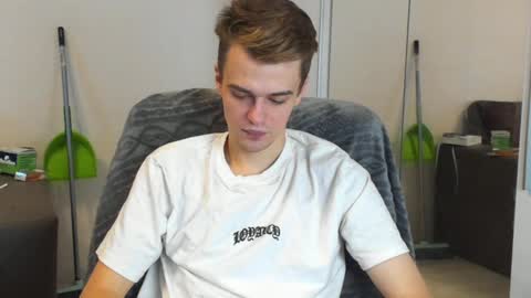 Snapshot of rokko_diamond777 chatting on 12-06-24, 01:33 taylor fox online show from 12-06-24, 01:33