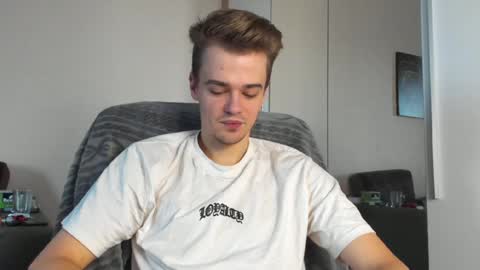 Snapshot of rokko_diamond777 chatting on 12-17-24, 01:38 taylor fox online show from 12-17-24, 01:38