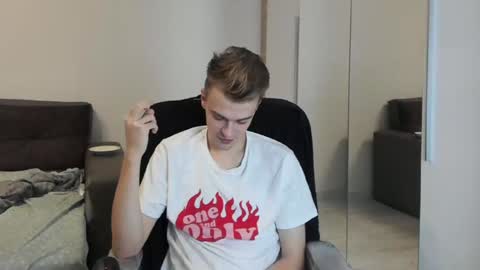 Snapshot of rokko_diamond777 chatting on 01-14-25, 06:07 taylor fox online show from 01-14-25, 06:07