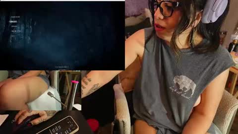 Snapshot of roknblaze chatting on 11-24-25, 02:22 Rok-N-Blaze online show from 11-24-25, 02:22