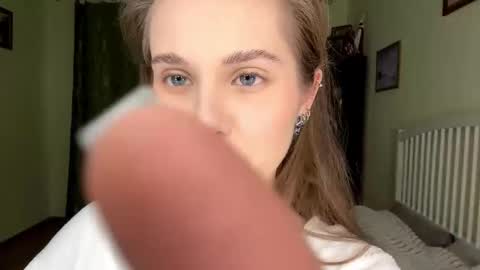 Snapshot of rolandaslatten chatting on 12-14-25, 07:14 Mia online show from 12-14-25, 07:14