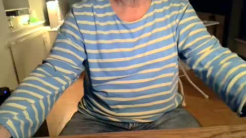 Snapshot of rolandloser1000 chatting on 12-15-24, 04:59 rolandloser1000 online show from 12-15-24, 04:59