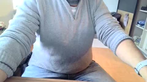 Snapshot of rolandloser1000 chatting on 01-16-25, 01:14 rolandloser1000 online show from 01-16-25, 01:14