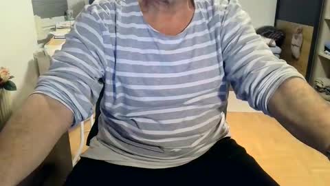 Snapshot of rolandloser1000 chatting on 01-16-25, 04:50 rolandloser1000 online show from 01-16-25, 04:50