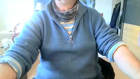 Snapshot of rolandloser1000 chatting on 02-04-25, 09:28 rolandloser1000 online show from 02-04-25, 09:28