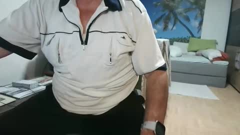 Snapshot of rolandloser1000 chatting on 09-11-25, 06:41 rolandloser1000 online show from 09-11-25, 06:41