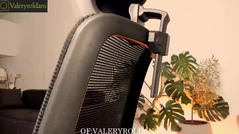 Valery Roldans online show from 02-12-25, 03:29