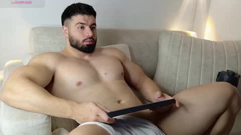 Snapshot of roman_lux chatting on 10-03-25, 03:47 Roman Lux online show from 10-03-25, 03:47
