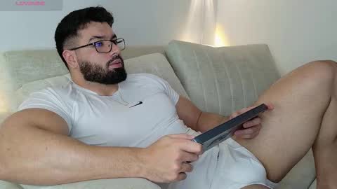 Snapshot of roman_lux chatting on 10-20-25, 05:52 Roman Lux online show from 10-20-25, 05:52