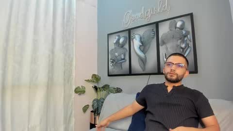 Snapshot of romeo__bossi chatting on 03-03-26, 11:05 Romeo Bossi online show from 03-03-26, 11:05