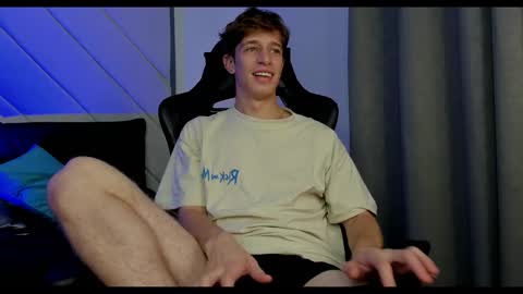 Snapshot of romeo_ricci1 chatting on 12-28-24, 01:59 Romeo Ricci online show from 12-28-24, 01:59