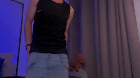 Snapshot of romeo_ricci1 chatting on 01-16-25, 09:16 Romeo Ricci online show from 01-16-25, 09:16