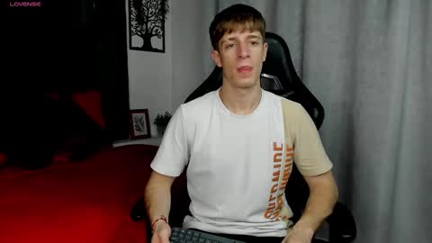 Snapshot of romeo_ricci1 chatting on 11-27-25, 12:18 Romeo Ricci online show from 11-27-25, 12:18