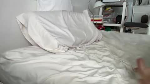 Snapshot of romeodiamond chatting on 12-18-24, 06:14 romeodiamond online show from 12-18-24, 06:14