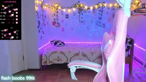 Snapshot of roniya_v chatting on 02-18-25, 07:30 Spicy lady Kristy online show from 02-18-25, 07:30