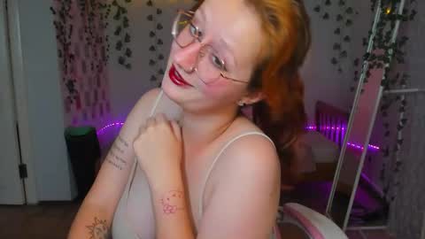 Snapshot of roniya_v chatting on 09-20-25, 12:50 Spicy lady Kristy online show from 09-20-25, 12:50