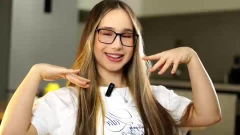 Veronica online show from 11-20-25, 11:54