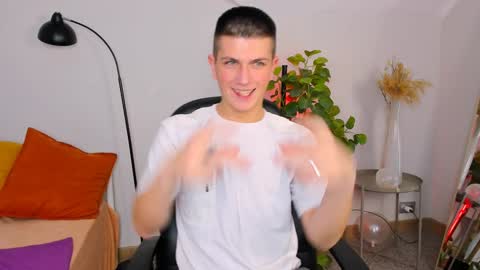 Snapshot of rony_winston chatting on 12-08-24, 01:36 Rony online show from 12-08-24, 01:36