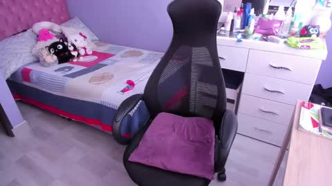 Twelve 3 Inst Twelve 312002 Twitter Room312 2002 online show from 02-15-25, 04:45