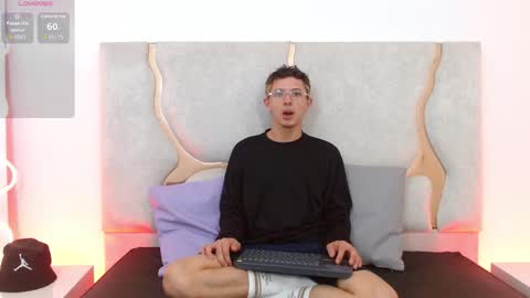 Snapshot of rooy_tay chatting on 11-02-25, 03:42 rooy online show from 11-02-25, 03:42