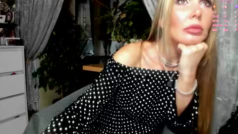 Aurora online show from 10-20-25, 09:59