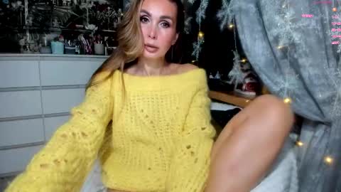 Aurora online show from 12-21-25, 11:01