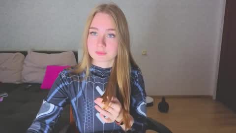 Snapshot of rosalina0230 chatting on 10-26-25, 02:23 rosalina online show from 10-26-25, 02:23