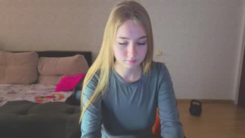 Snapshot of rosalina0230 chatting on 11-17-25, 07:14 rosalina online show from 11-17-25, 07:14