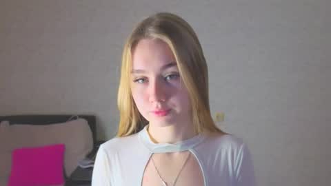 Snapshot of rosalina0230 chatting on 11-21-25, 06:34 rosalina online show from 11-21-25, 06:34