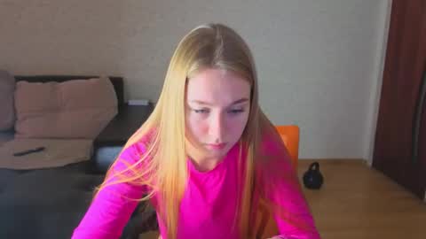 Snapshot of rosalina0230 chatting on 11-28-25, 06:38 rosalina online show from 11-28-25, 06:38