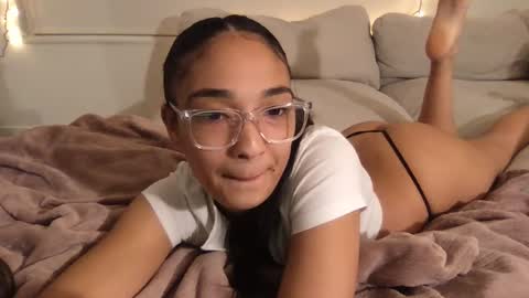 Snapshot of rosalinatoosexy chatting on 01-27-25, 08:40 Rosalina online show from 01-27-25, 08:40