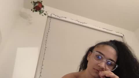 Snapshot of rosalinatoosexy chatting on 02-06-25, 08:29 Rosalina online show from 02-06-25, 08:29